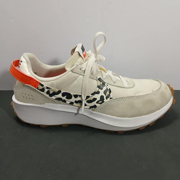 Nike Waffle Debut DZ5201-100 White Casual Shoes Sneakers Womens Size 8 - Picture 4 of 9